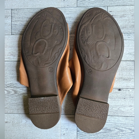 Bueno Turner Slip On Slide Sandals - Picture 3 of 6